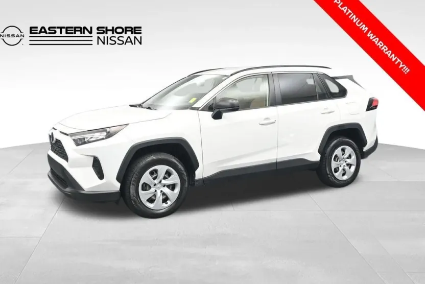 2020 Toyota RAV4 LE photo 1