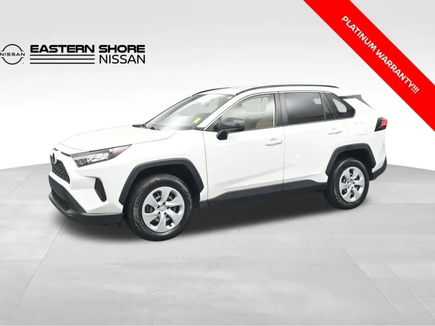 2020 Toyota RAV4 LE photo 1