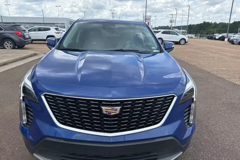 2022 Cadillac XT4 Premium Luxury photo 1