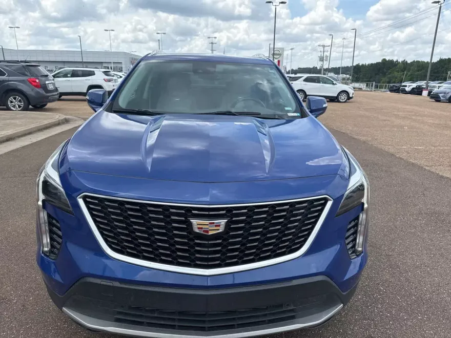 2022 Cadillac XT4 Premium Luxury photo 1