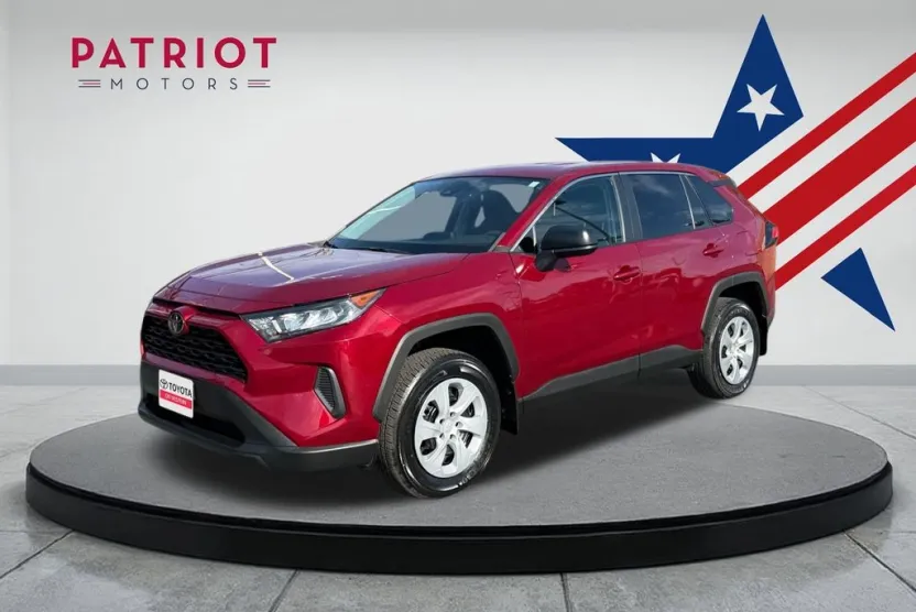 2022 Toyota RAV4 LE photo 1