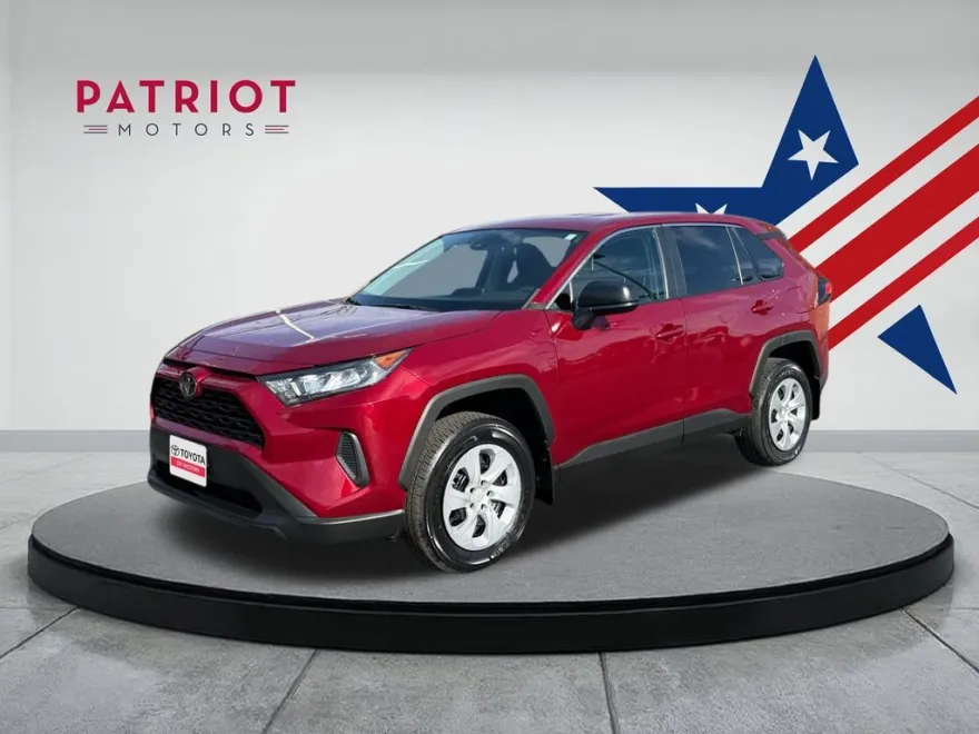 2022 Toyota RAV4 LE photo 1