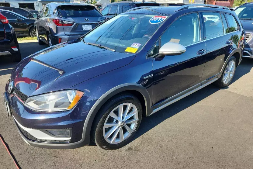 2017 Volkswagen Golf Alltrack 1.8T SEL photo 1