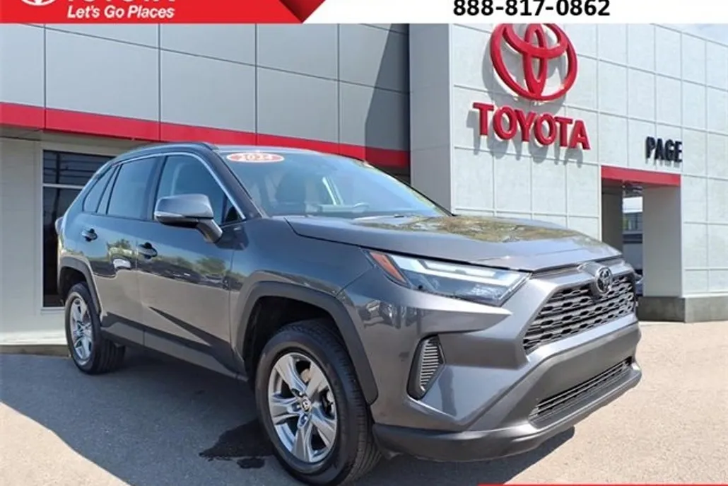 2024 Toyota RAV4 XLE photo 1