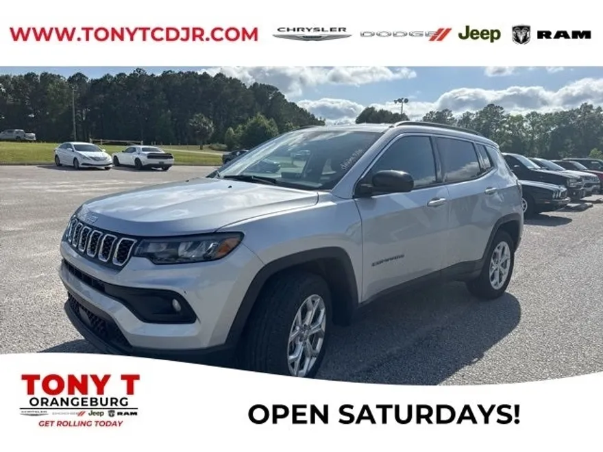 2024 Jeep Compass Latitude photo 1