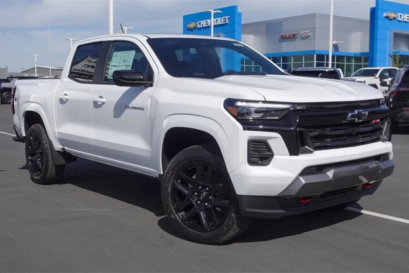 2025 Chevrolet Colorado Z71 photo 1