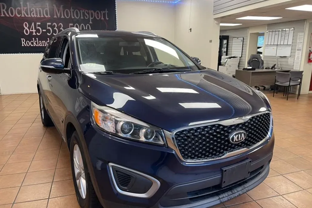 2016 Kia Sorento LX photo 1