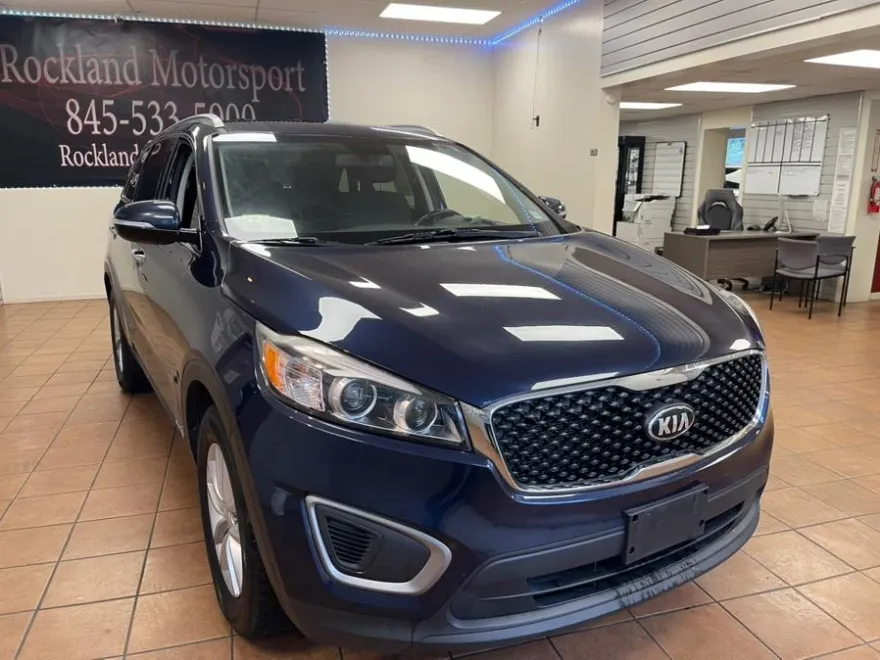 2016 Kia Sorento LX photo 1