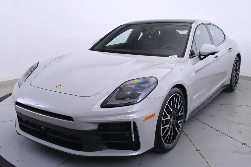 2026 Porsche Panamera 4 photo 1