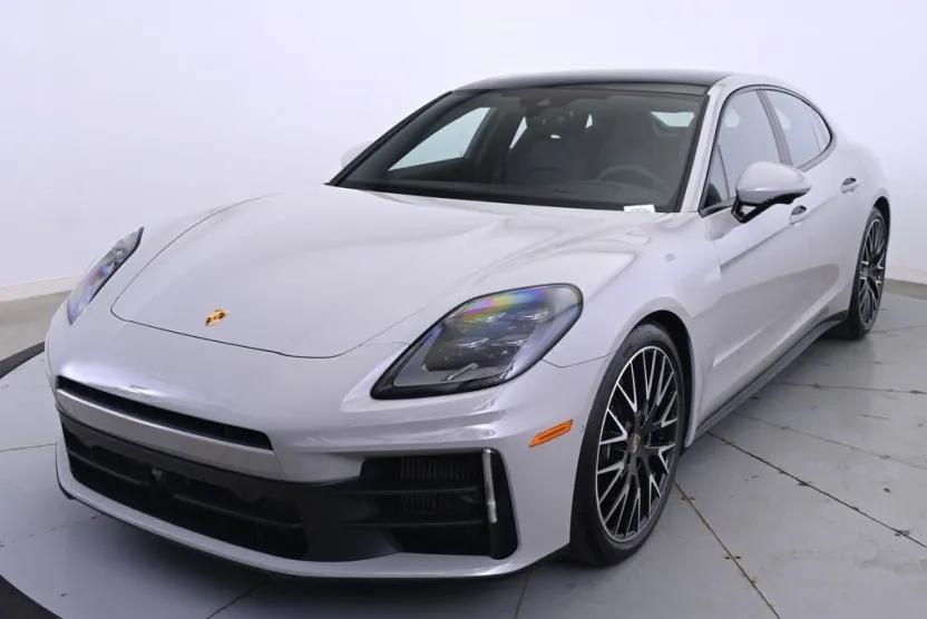 2026 Porsche Panamera 4 photo 1