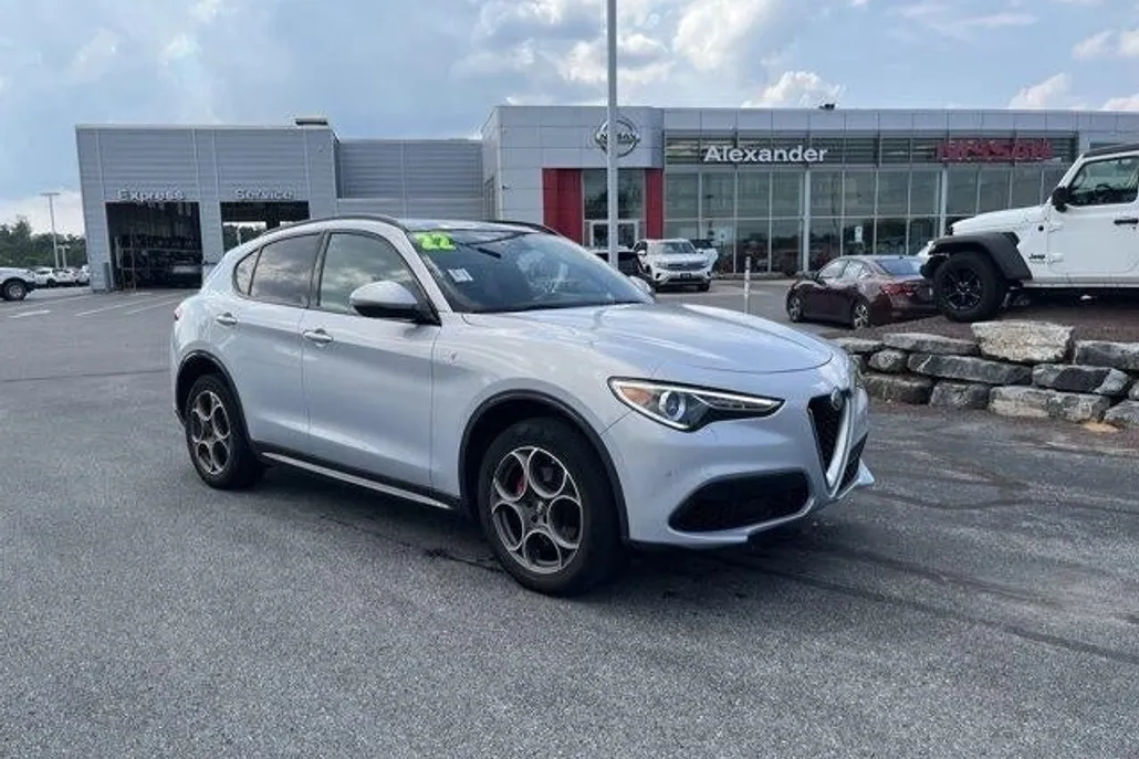 2022 Alfa Romeo Stelvio Ti photo 1