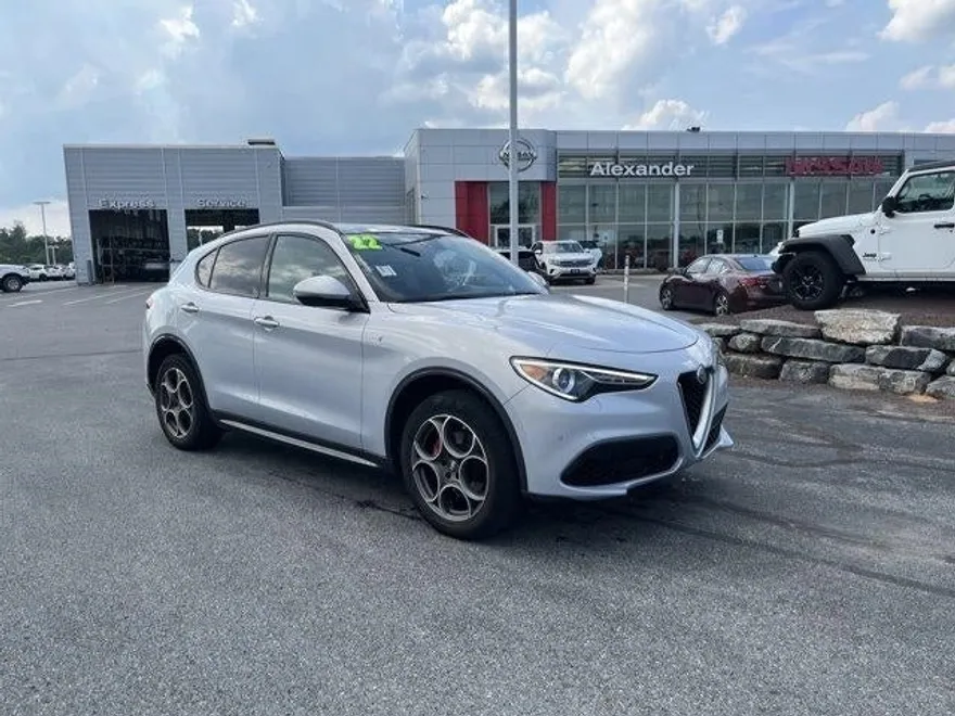2022 Alfa Romeo Stelvio Ti photo 1