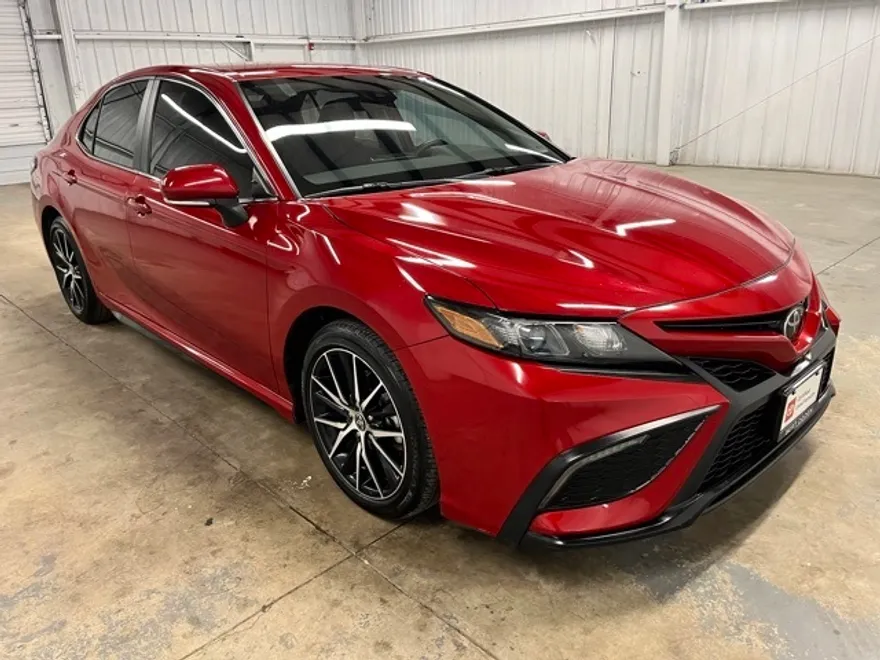 2022 Toyota Camry SE photo 1