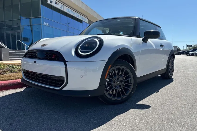 2025 Mini Cooper S Iconic photo 1