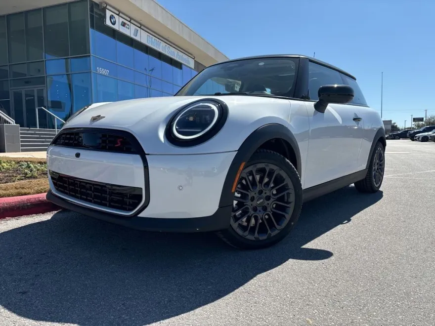 2025 Mini Cooper S Iconic photo 1