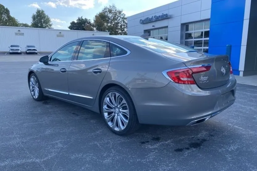 2017 Buick LaCrosse Essence photo 1
