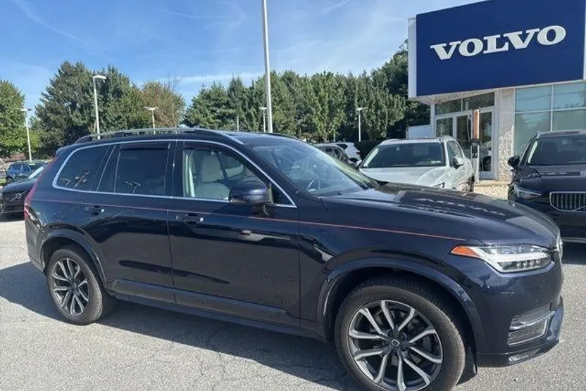 2019 Volvo XC90 T5 AWD Momentum photo 1