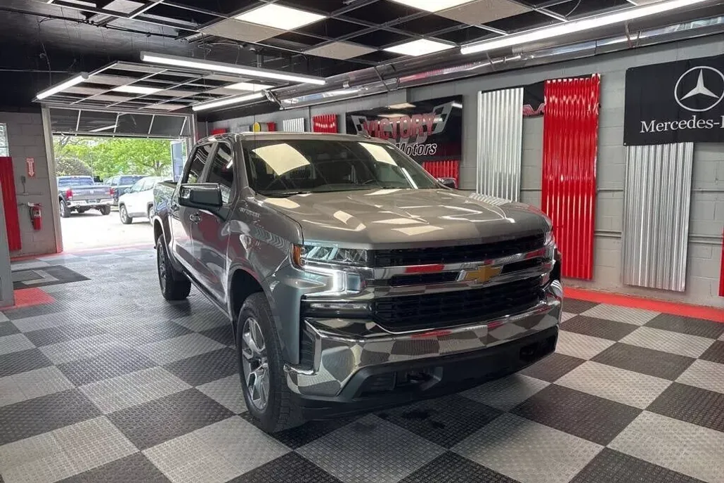2022 Chevrolet Silverado 1500 LT photo 1
