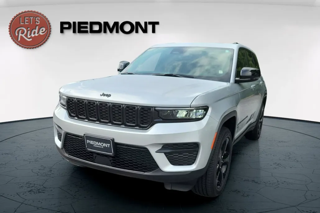 2025 Jeep Grand Cherokee Laredo Altitude photo 1