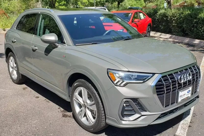 2022 Audi Q3 45 TFSI S line Premium photo 1