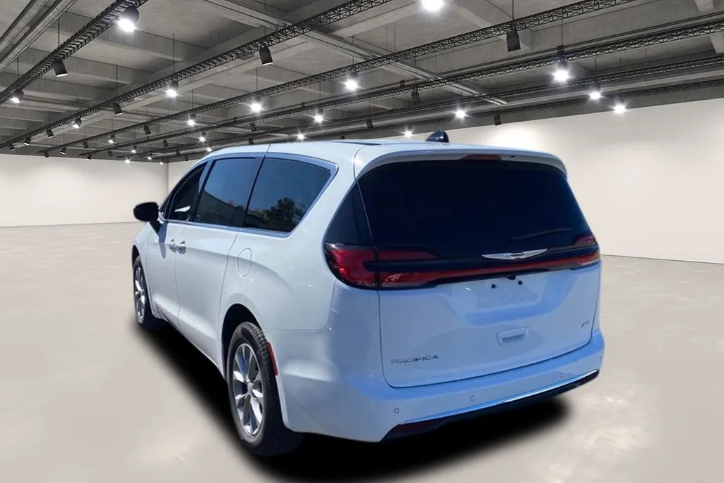 2026 Chrysler Pacifica photo 1
