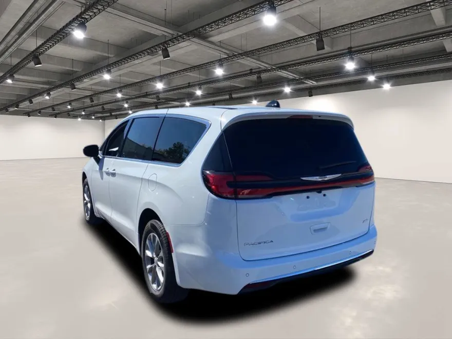 2026 Chrysler Pacifica photo 1