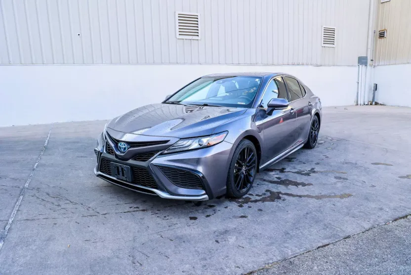 2022 Toyota Camry Hybrid XSE photo 1