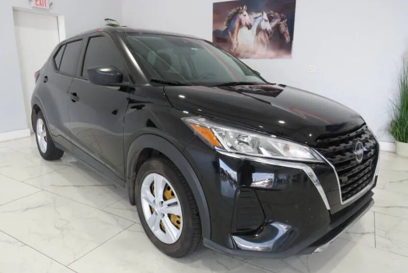 2023 Nissan Kicks S photo 1