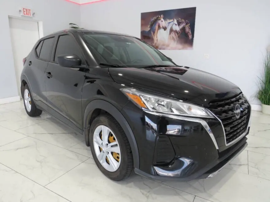 2023 Nissan Kicks S photo 1