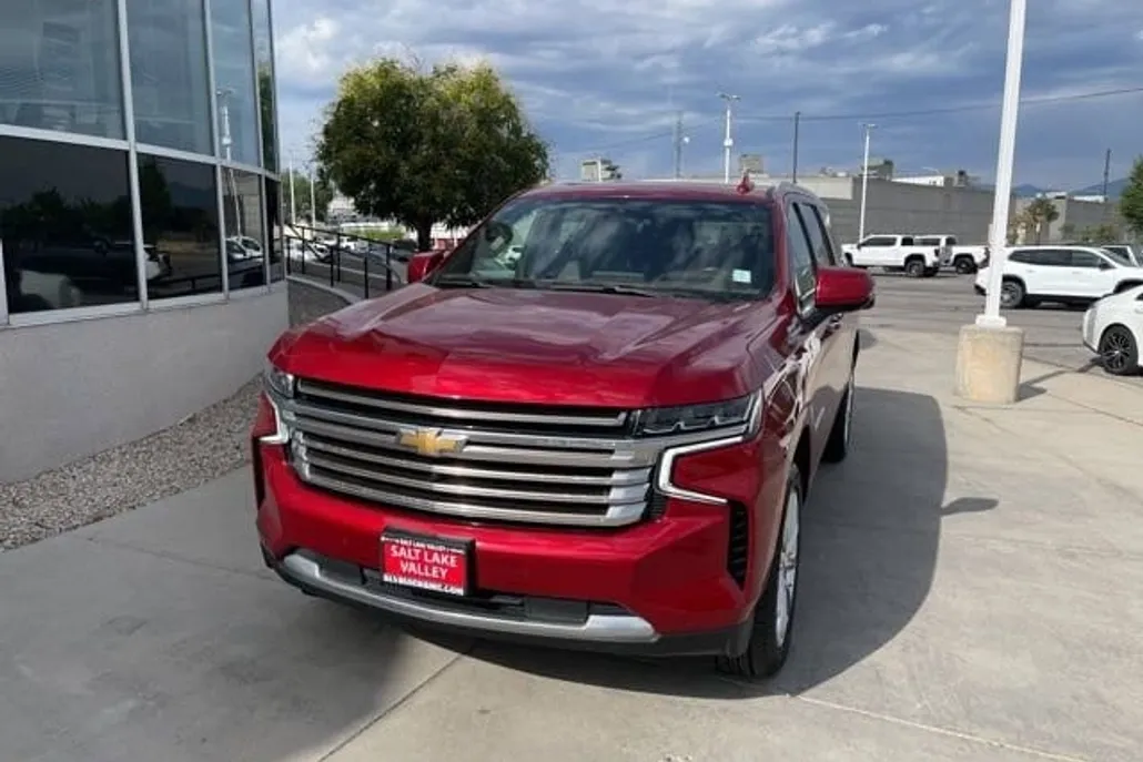 2022 Chevrolet Suburban High Country photo 1