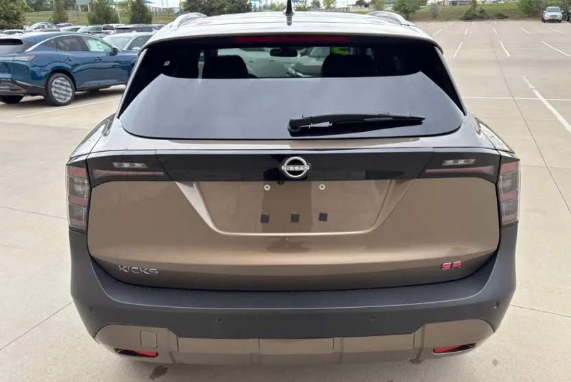 2026 Nissan Kicks SR photo 1