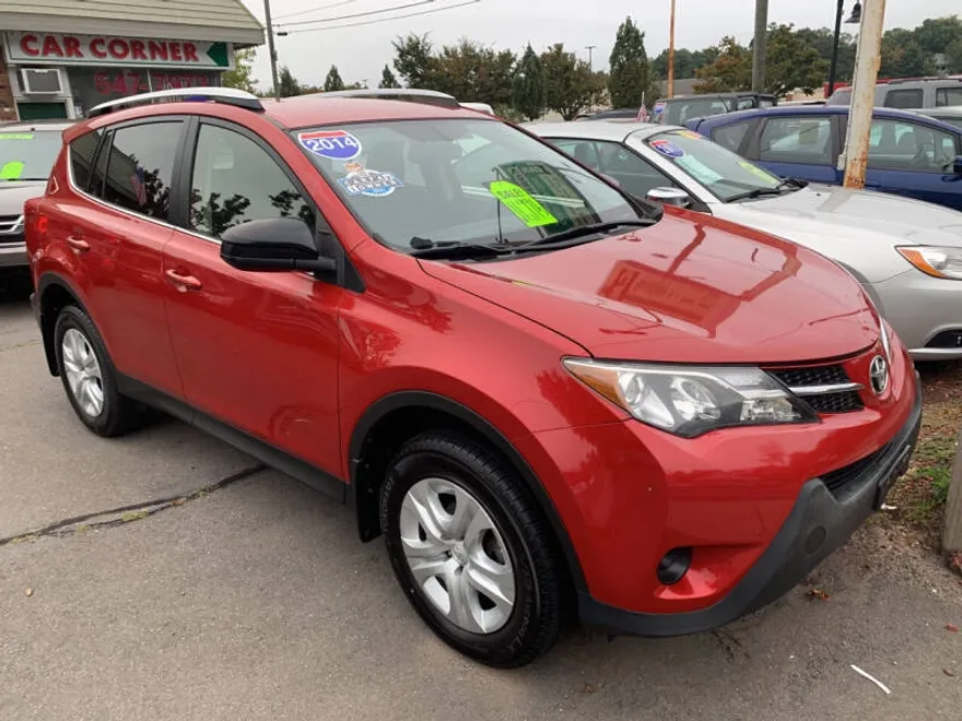 2014 Toyota RAV4 LE photo 1