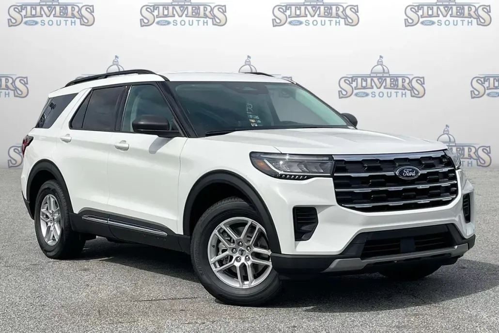 2025 Ford Explorer photo 1
