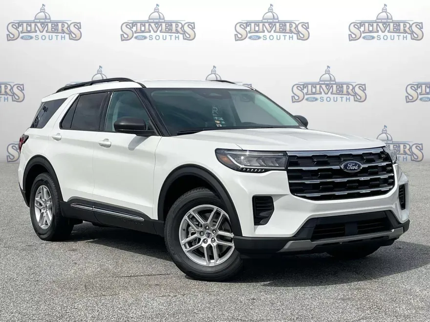 2025 Ford Explorer photo 1
