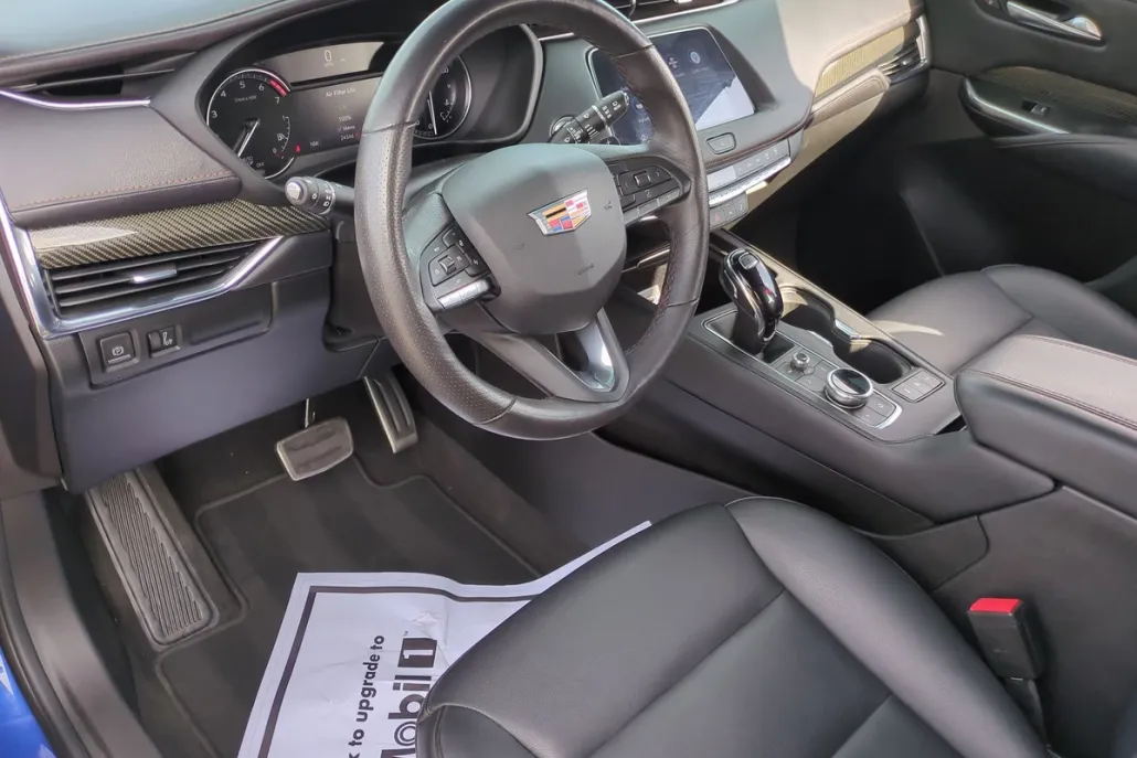 2023 Cadillac XT4 Sport photo 1