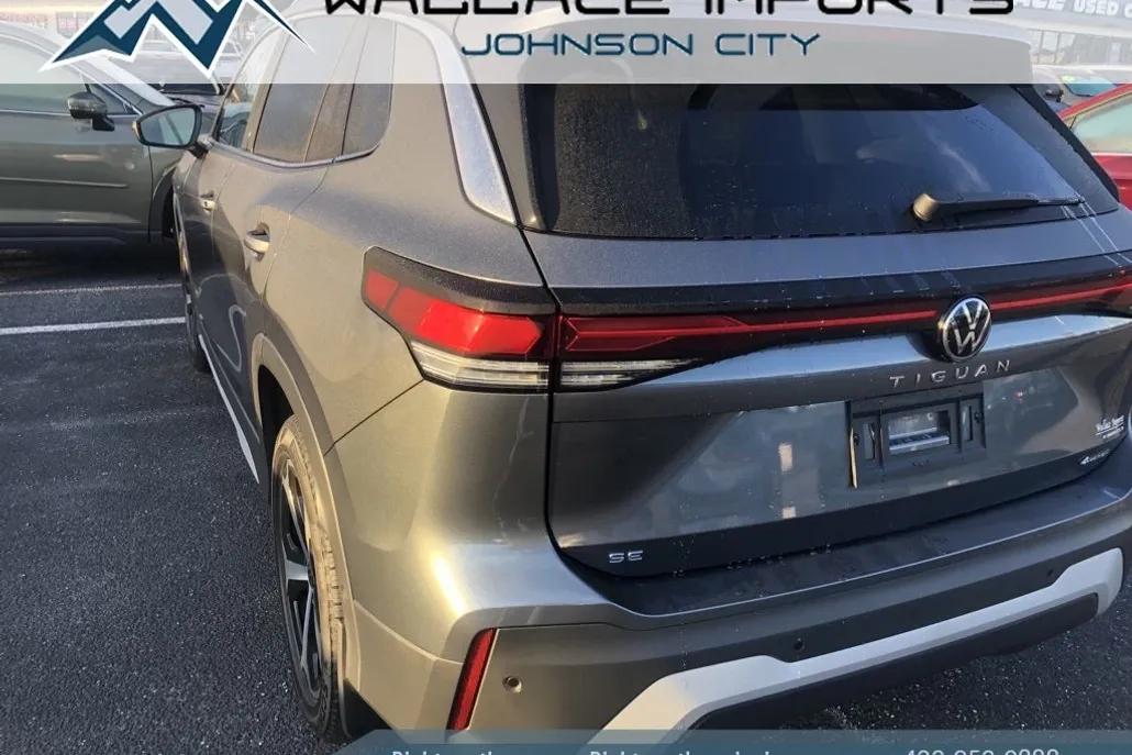 2025 Volkswagen Tiguan SE photo 1