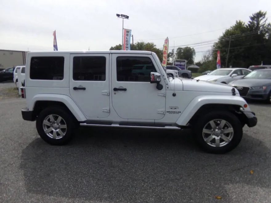 2016 Jeep Wrangler Unlimited Sahara photo 1