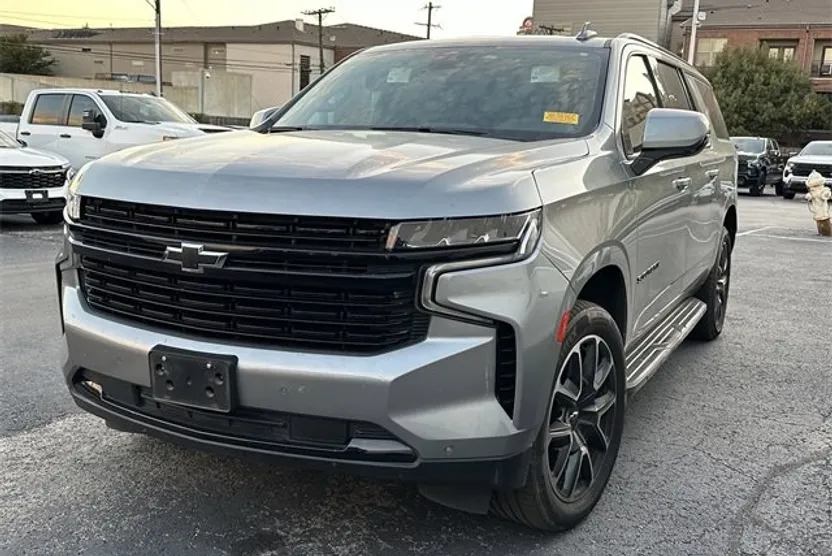 2023 Chevrolet Suburban RST photo 1
