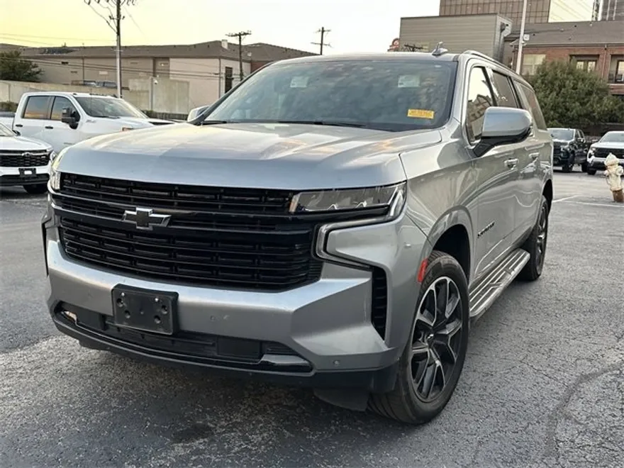 2023 Chevrolet Suburban RST photo 1