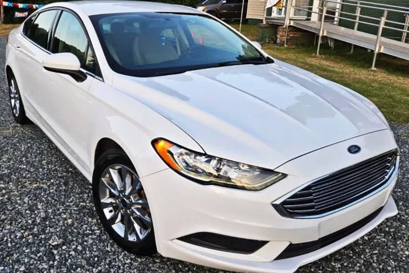 2017 Ford Fusion SE photo 1