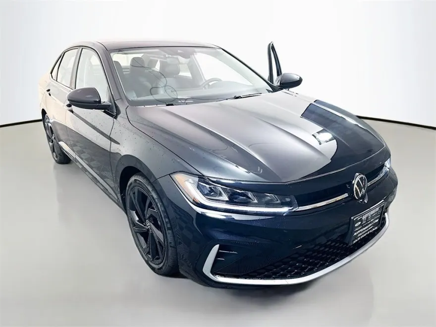 2025 Volkswagen Jetta 1.5T SE photo 1