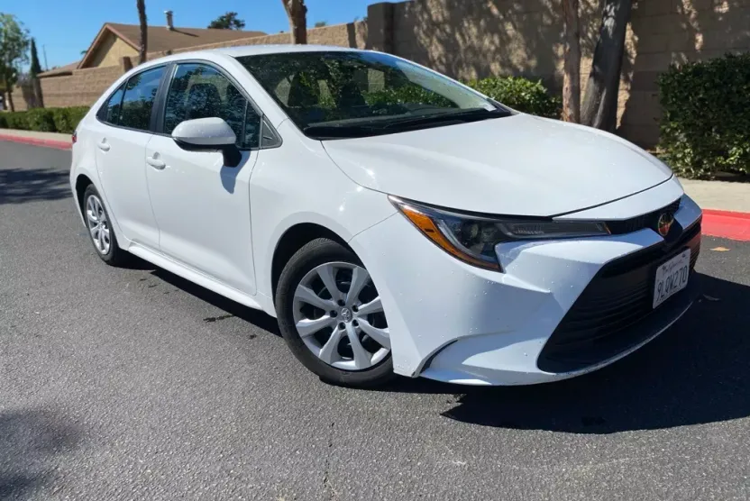 2024 Toyota Corolla LE photo 1