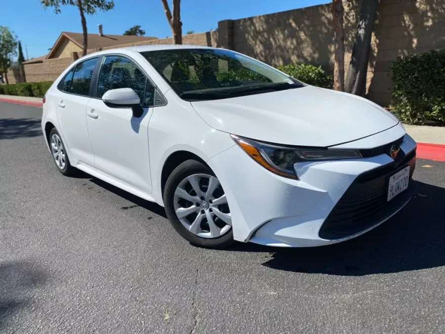 2024 Toyota Corolla LE photo 1