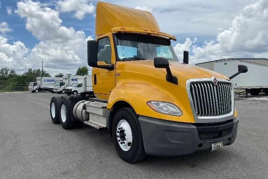 2019 International LT625 LT photo 1