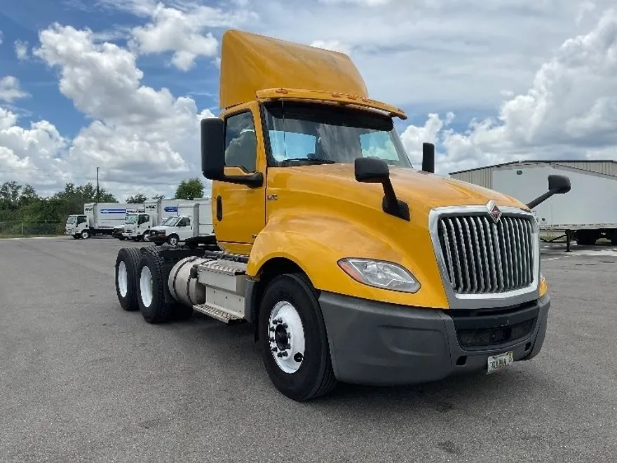 2019 International LT625 LT photo 1