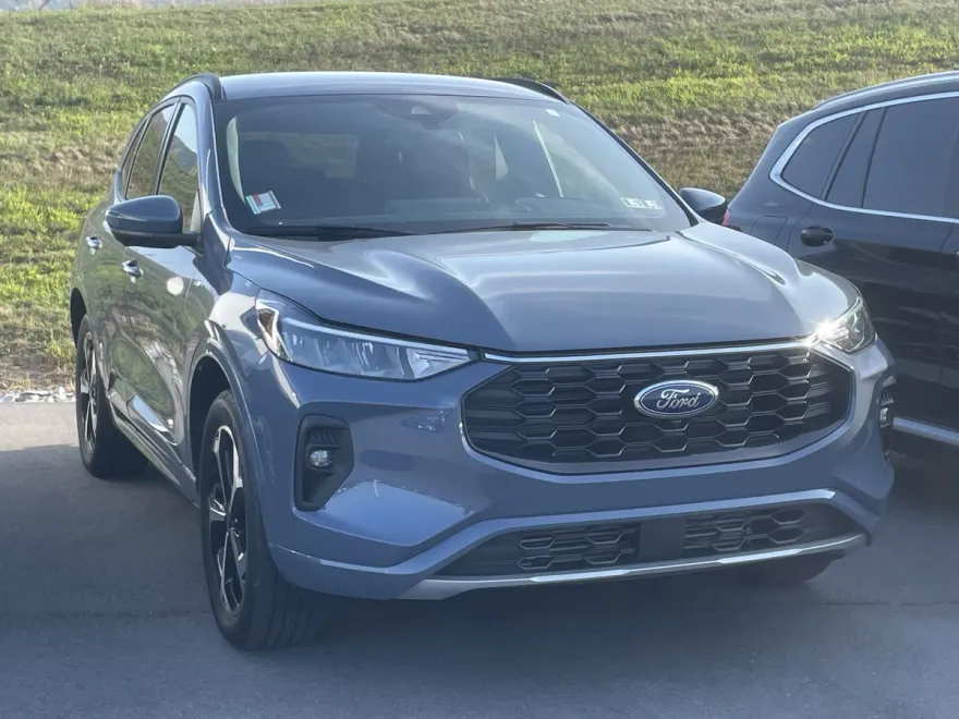 2024 Ford Escape ST-Line Select photo 1