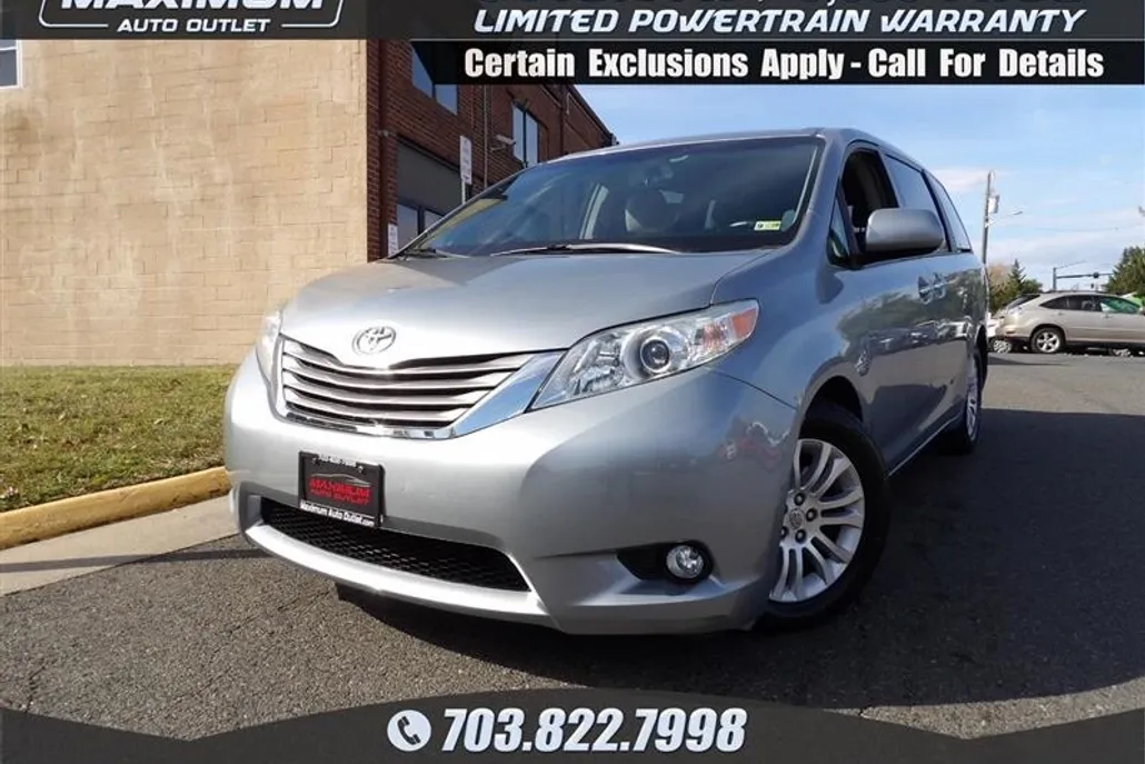 2015 Toyota Sienna XLE photo 1