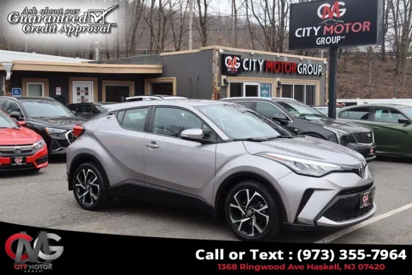 2020 Toyota C-HR XLE photo 1