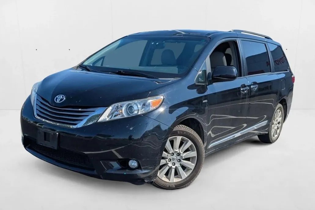 2017 Toyota Sienna XLE photo 1
