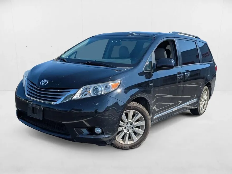 2017 Toyota Sienna XLE photo 1